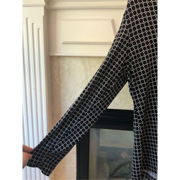 Liz Claiborne Career Women’s Black and White Box Design Long Sleeve V Neck Blous - Picture 3 of 7